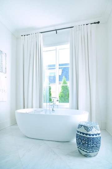 French-Country-Cottage-Bathtub