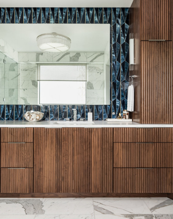 Hillside Retreat - Vanity