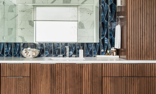 Hillside Retreat - Vanity