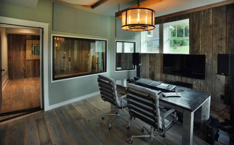 Entertainment-Barn-Office