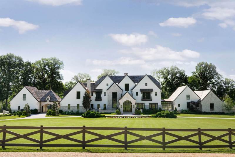 River Song Haven - Front Lawn and Estate View – Castle Homes