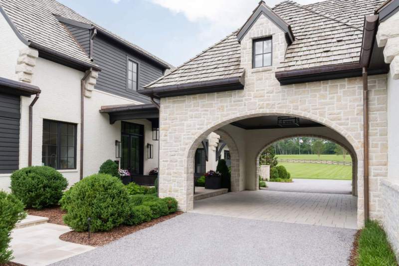 River Song Haven - Motor Court and Arched Drive-Through