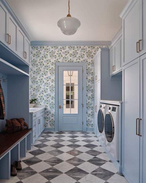 Southern Grandeur - Elegant Laundry Room with Built-In Storage – Castle Homes