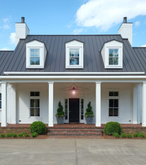 The elegance and charm of a Southern Contemporary Folk style home will showcase the latest home interior design and building in a new signature home event, Nashville Symphony Show House, being presented June 12-28 by Castle Homes, builder of the 2013 national Southern Living Idea House. (Photo by Peyton Hoge; additional high-resolution pictures available for download via https://www.castlehomes.com/media-room/) 