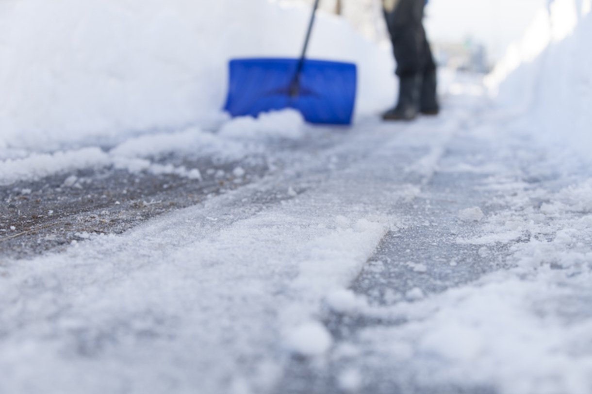 4 Alternative Methods for Removing Ice from Driveways Without Damaging Concrete