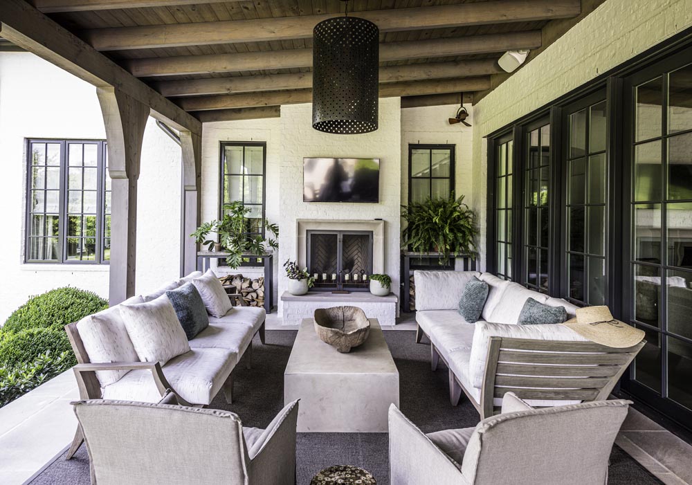 The Ultimate Guide to Outdoor Entertaining with Castle Homes
